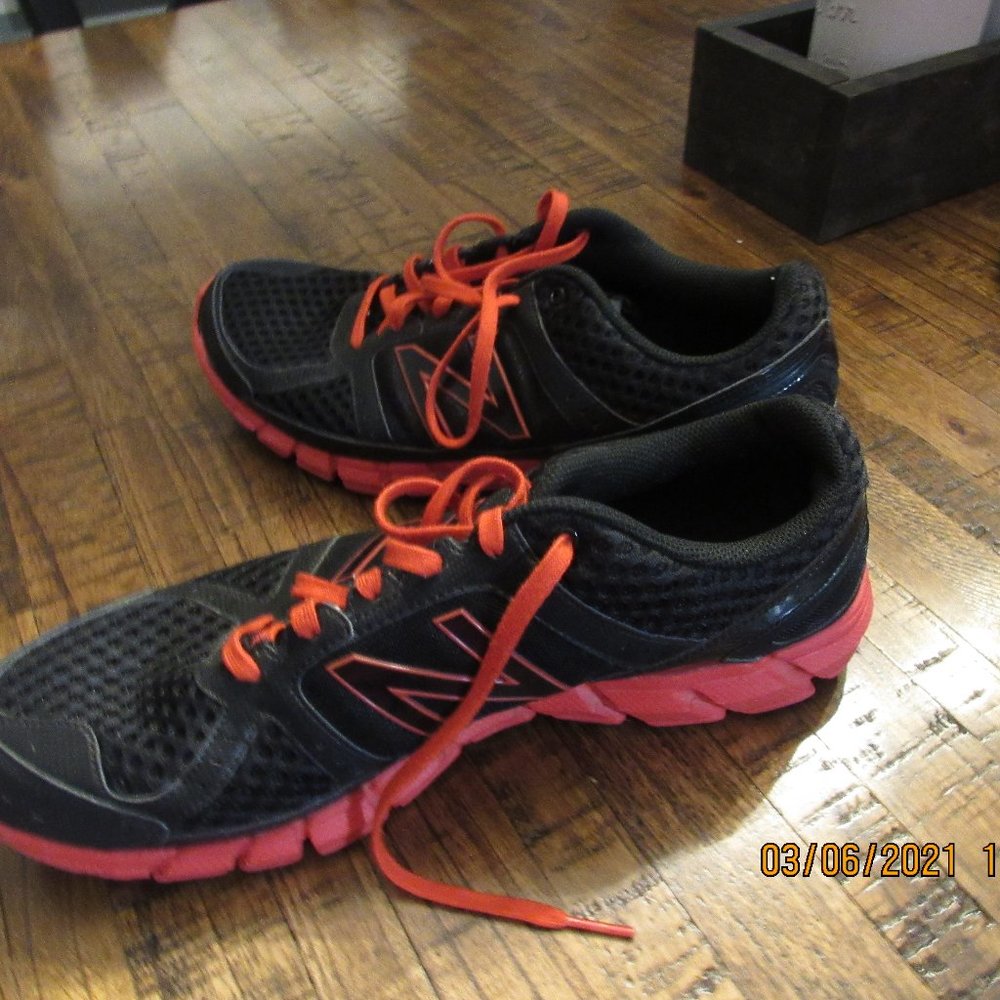 New Balance mens tennis shoes